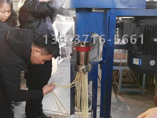 山東老客戶來方銳機(jī)械又買5臺(tái)全自動(dòng)牛筋面機(jī)